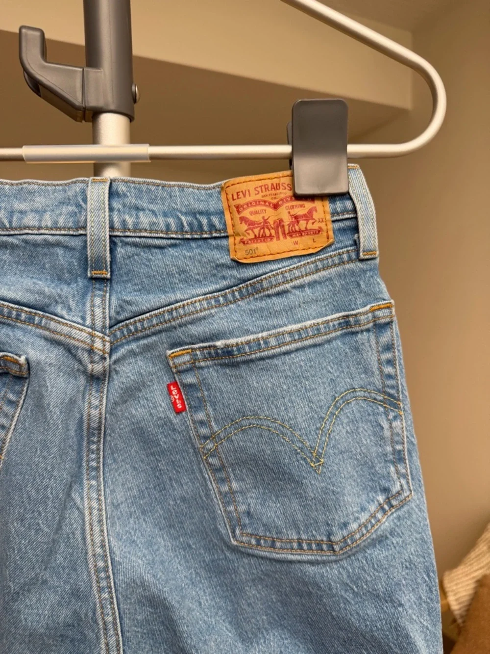 Women’s | Levi’s 501 Distressed High Rise Straight Jeans, Medium Wash | W26